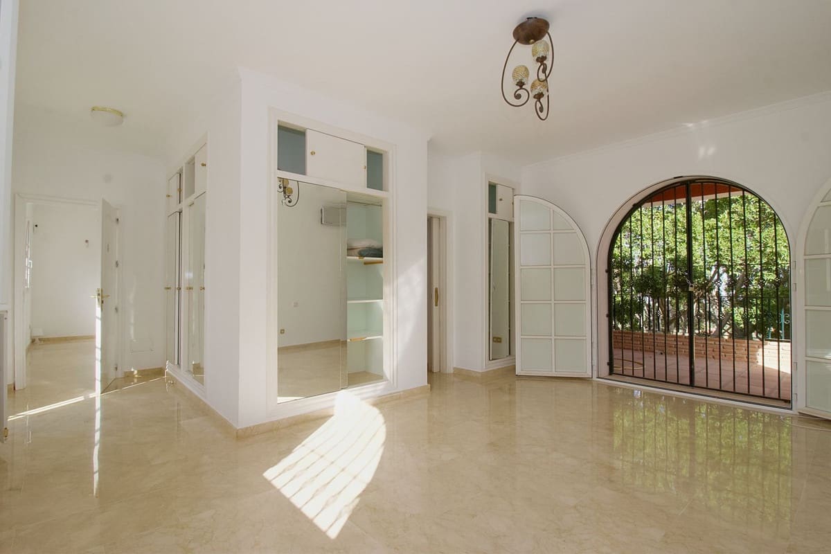 5 bedroom Villa for sale in Alhaurin el Grande with pool garage - € 950,000 (Ref: 9480470)