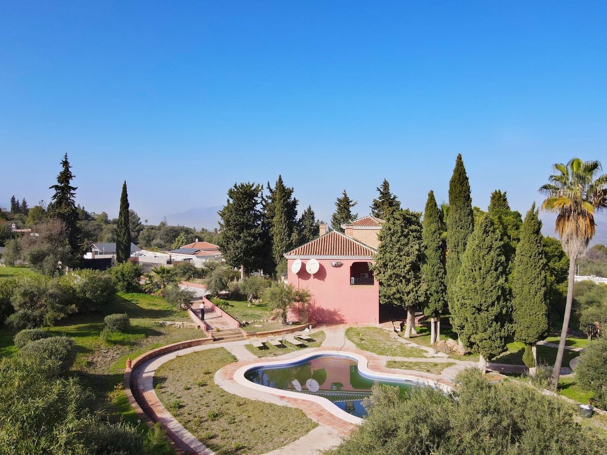 5 bedroom Villa for sale in Alhaurin el Grande with pool garage - € 950,000 (Ref: 9480470)