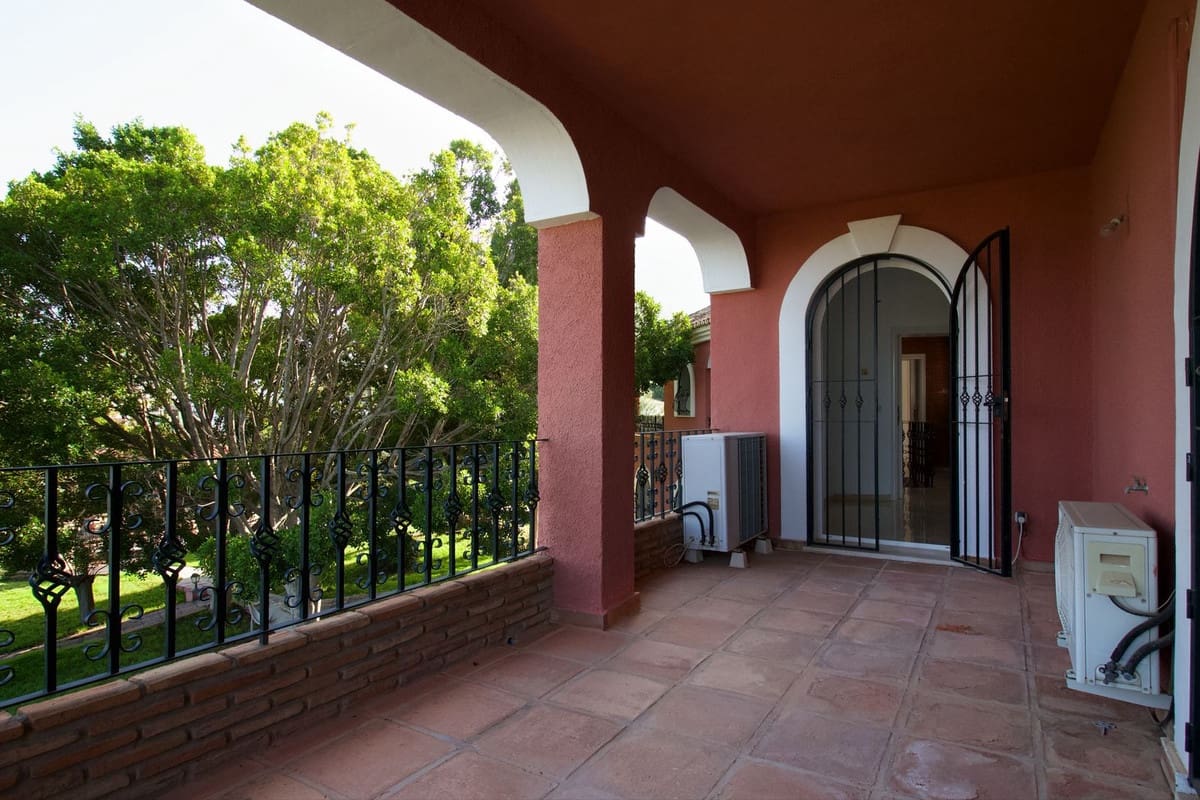 5 bedroom Villa for sale in Alhaurin el Grande with pool garage - € 950,000 (Ref: 9480470)