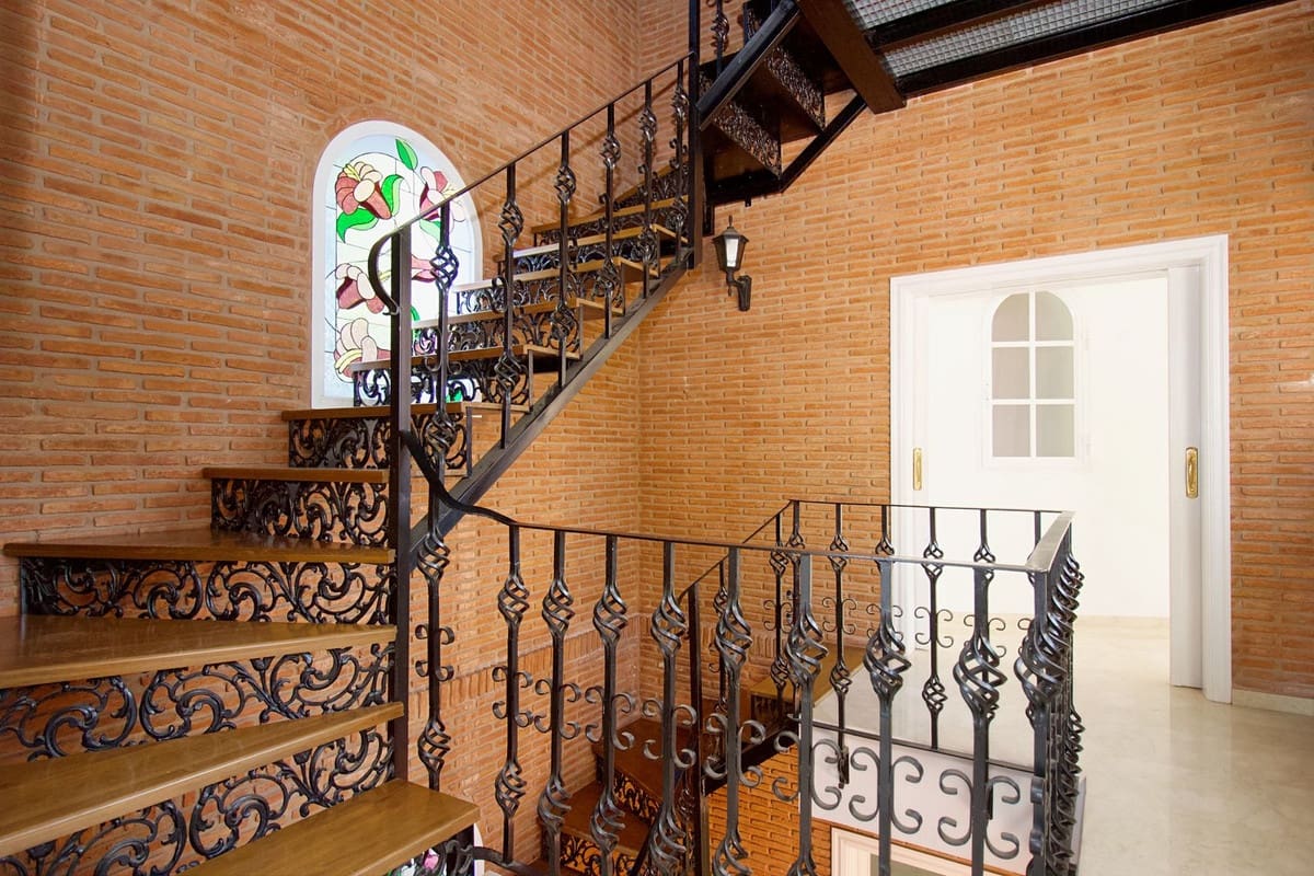 5 bedroom Villa for sale in Alhaurin el Grande with pool garage - € 950,000 (Ref: 9480470)