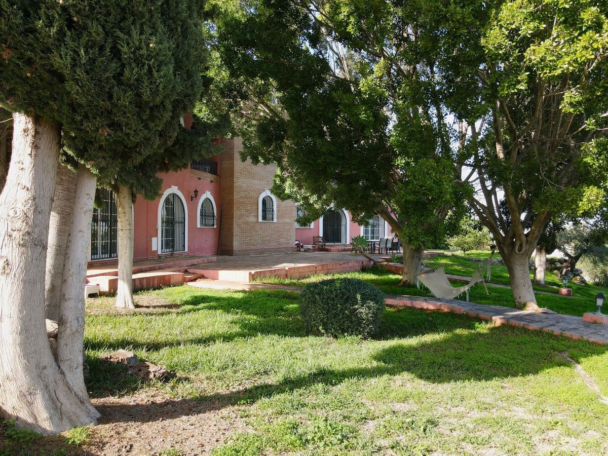 5 bedroom Villa for sale in Alhaurin el Grande with pool garage - € 950,000 (Ref: 9480470)