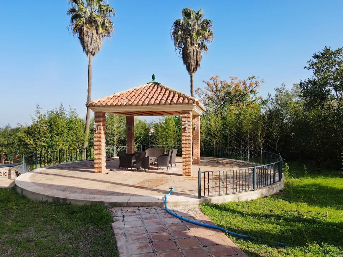 5 bedroom Villa for sale in Alhaurin el Grande with pool garage - € 950,000 (Ref: 9480470)