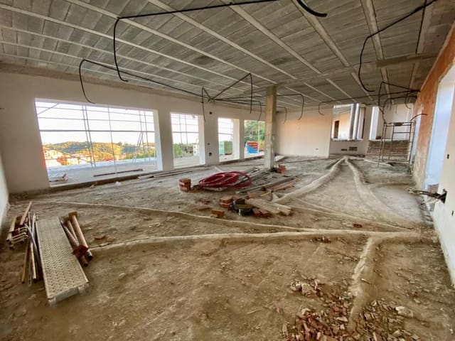 5 makuuhuone Huvila myytävänä paikassa Las Chapas, Marbella mukana 
autotalli - 950 000 € (Ref: 9480471)