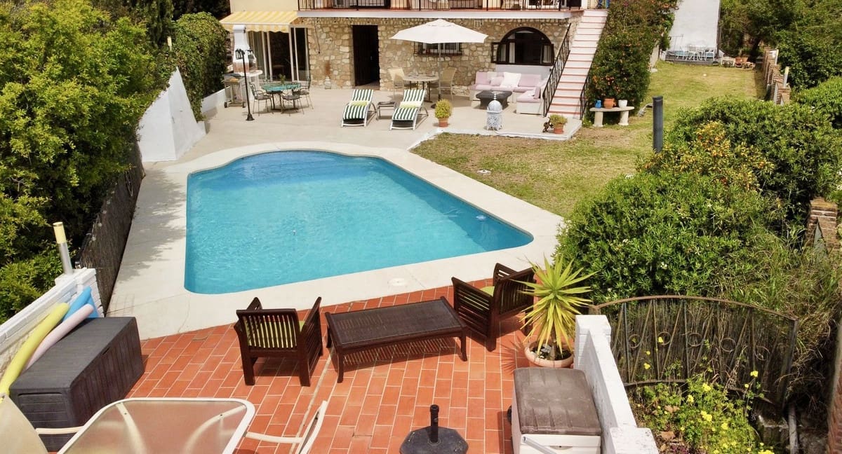 6 bedroom Villa for sale in Mijas with pool - € 950,000 (Ref: 9480472)