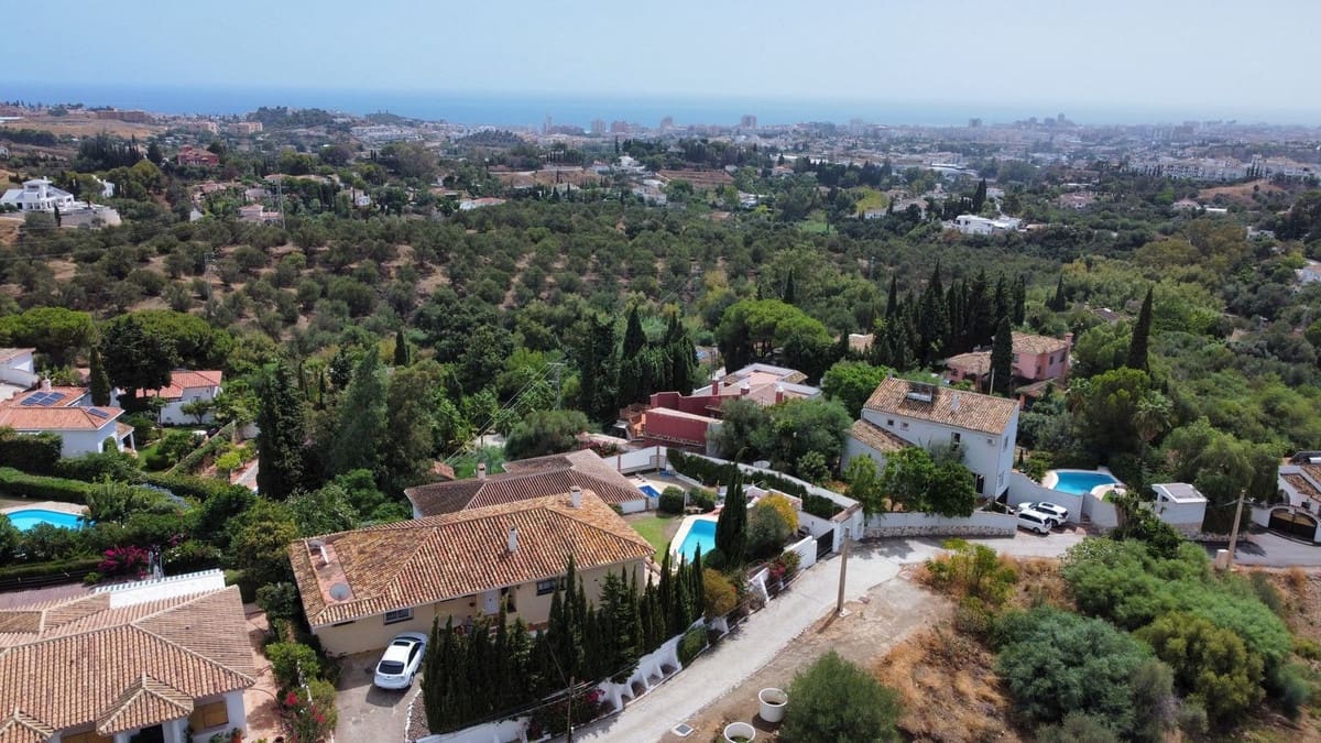 6 bedroom Villa for sale in Mijas with pool - € 899,000 (Ref: 9480472)