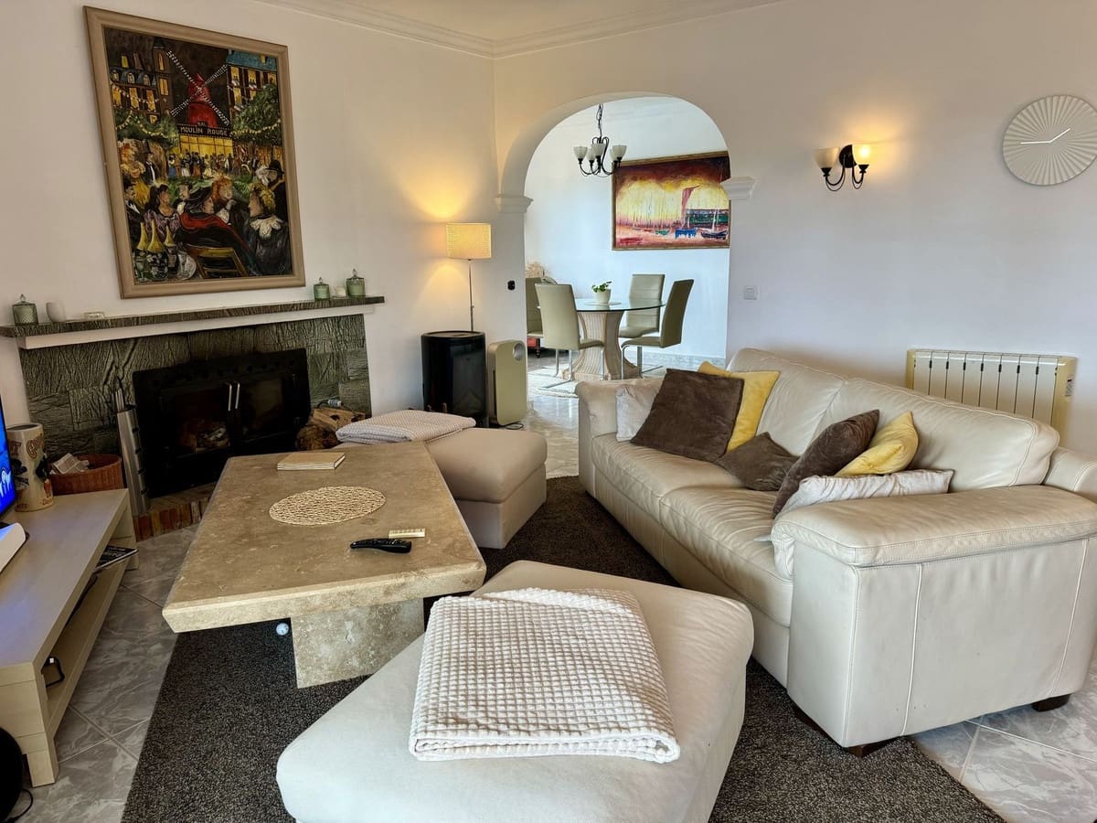 6 bedroom Villa for sale in Mijas with pool - € 899,000 (Ref: 9480472)