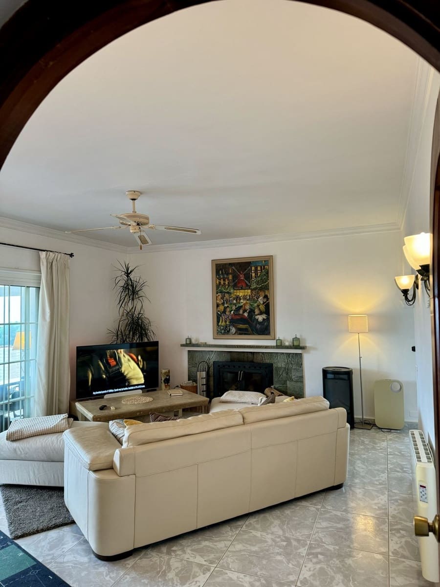 6 bedroom Villa for sale in Mijas with pool - € 899,000 (Ref: 9480472)