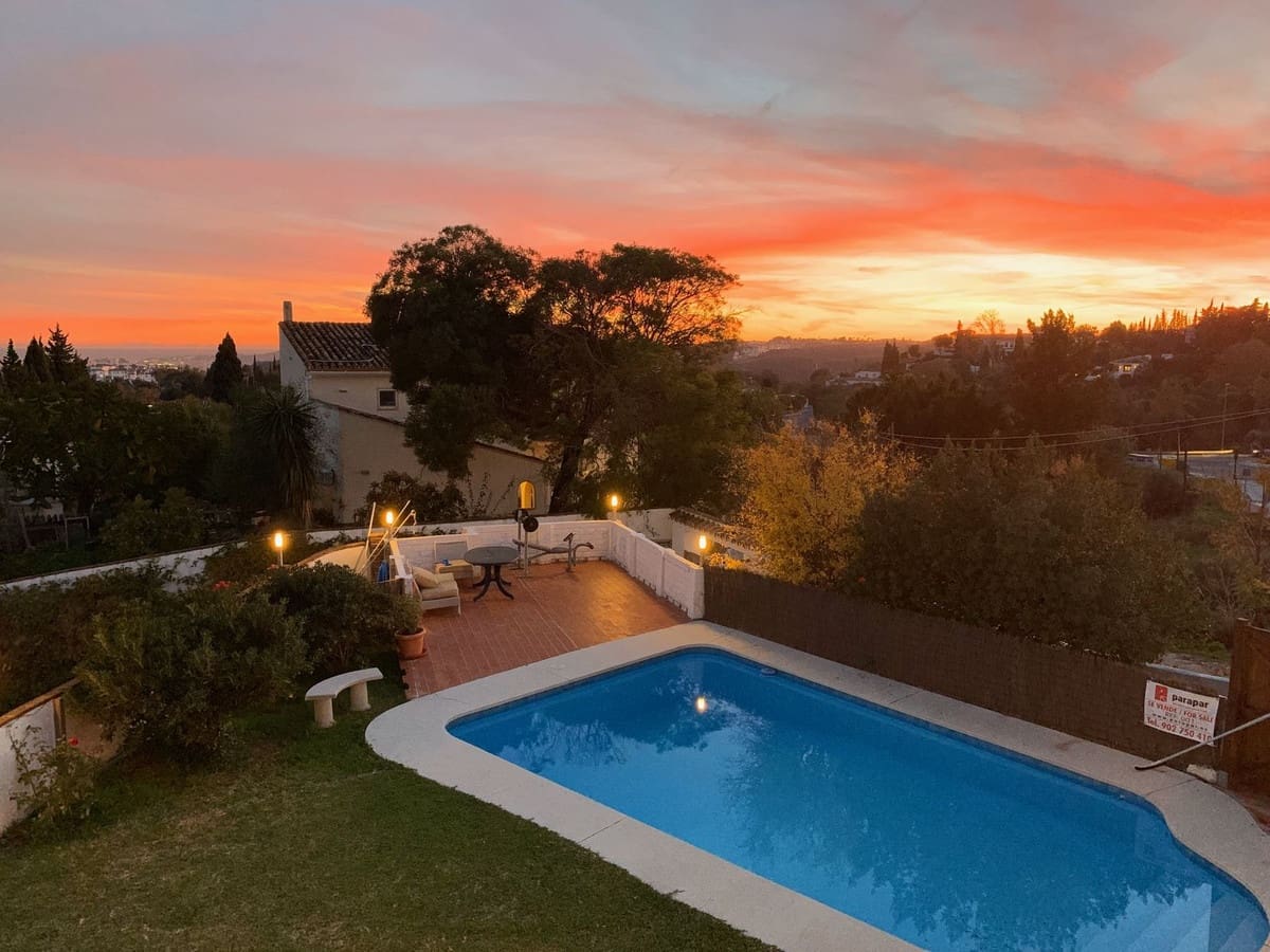 6 bedroom Villa for sale in Mijas with pool - € 899,000 (Ref: 9480472)