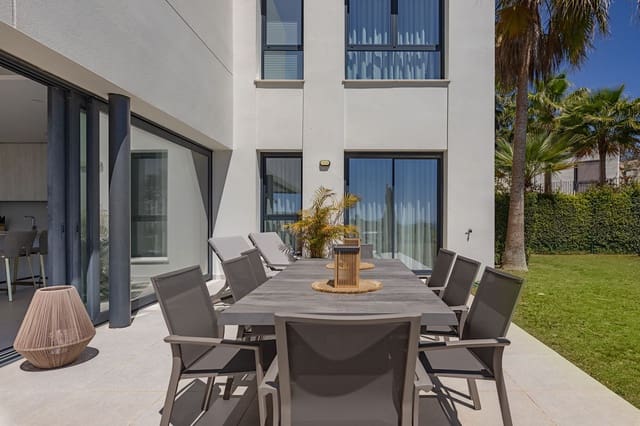 4 makuuhuone Paritalo myytävänä paikassa Bahia de Casares, Casares mukana uima-altaan 
autotalli - 950 000 € (Ref: 9480473)