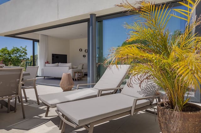 4 makuuhuone Paritalo myytävänä paikassa Bahia de Casares, Casares mukana uima-altaan 
autotalli - 950 000 € (Ref: 9480473)