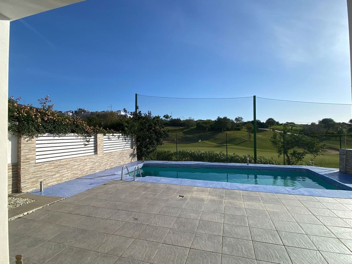 5 soveværelse Semi-Rækkehus til salg i Estepona med swimmingpool - € 950.000 (Ref: 9480474)
