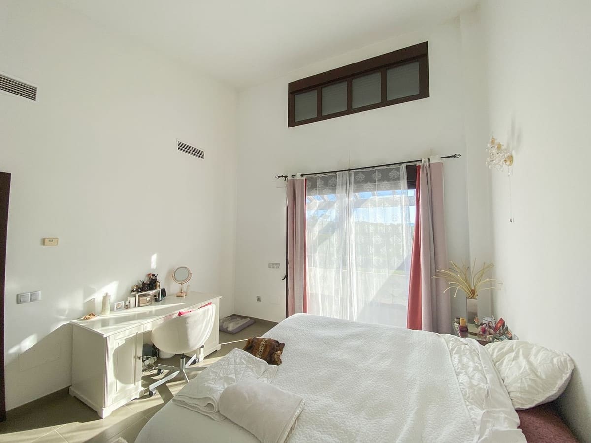 5 soveværelse Semi-Rækkehus til salg i Estepona med swimmingpool - € 950.000 (Ref: 9480474)