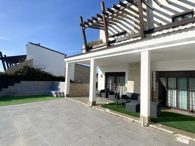 5 soveværelse Semi-Rækkehus til salg i Centro, Estepona med swimmingpool - € 950.000 (Ref: 9480474)