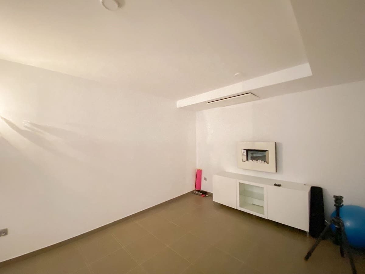 5 soveværelse Semi-Rækkehus til salg i Estepona med swimmingpool - € 950.000 (Ref: 9480474)