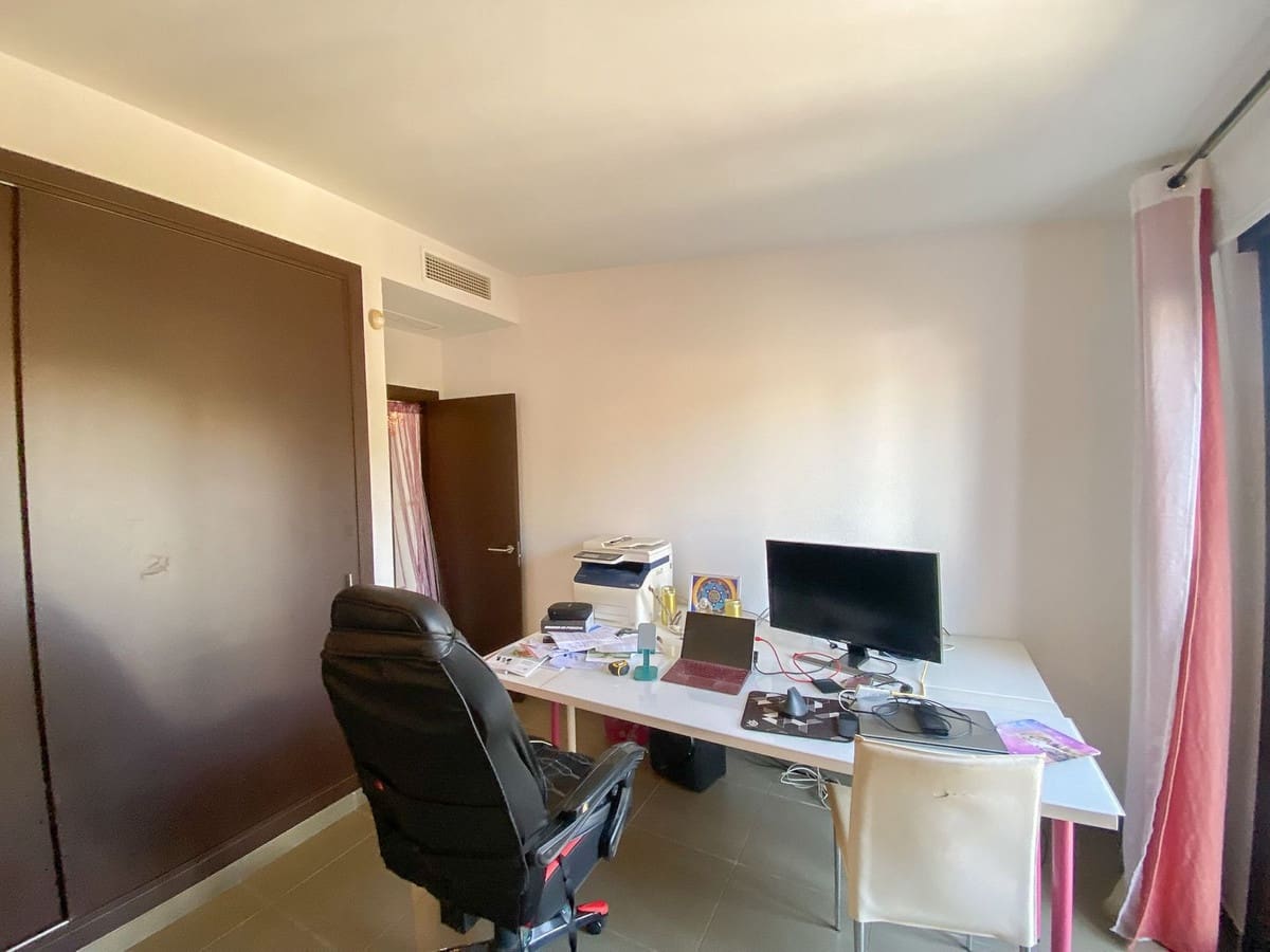 5 soveværelse Semi-Rækkehus til salg i Estepona med swimmingpool - € 950.000 (Ref: 9480474)