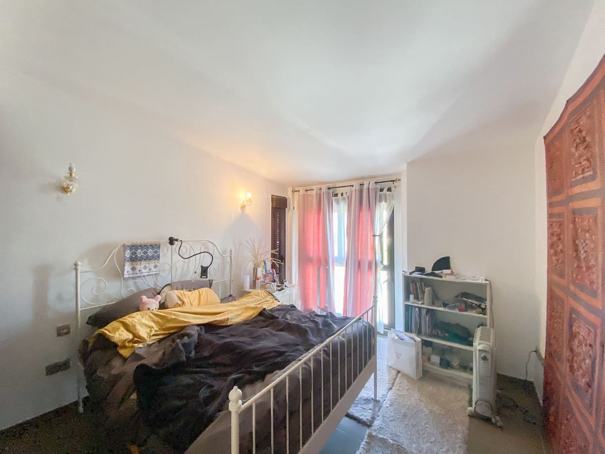 5 soveværelse Semi-Rækkehus til salg i Estepona med swimmingpool - € 950.000 (Ref: 9480474)