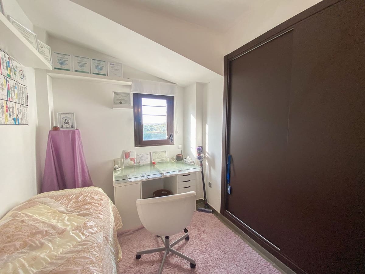 5 soveværelse Semi-Rækkehus til salg i Estepona med swimmingpool - € 950.000 (Ref: 9480474)