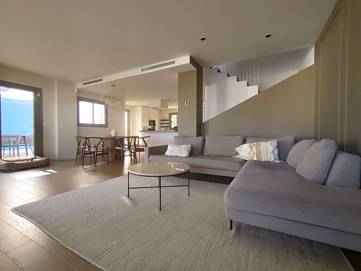 4 soverom Hus til salgs i Mijas med svømmebasseng garasje - € 950 000 (Ref: 9480475)