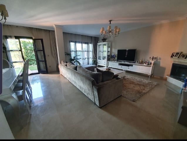 4 soveværelse Byhus til salg i San Pedro de Alcántara Pueblo, Marbella med swimmingpool - € 950.000 (Ref: 9480476)