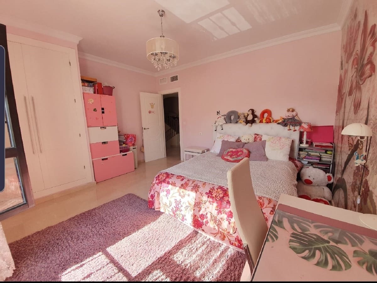 4 bedroom Townhouse for sale in San Pedro de Alcantara with pool - € 950,000 (Ref: 9480476)