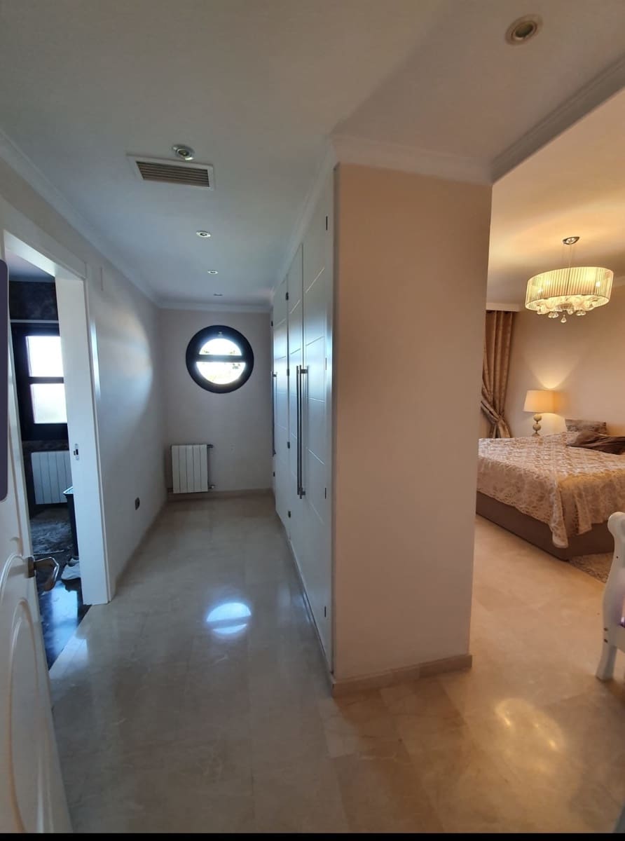 4 bedroom Townhouse for sale in San Pedro de Alcantara with pool - € 1,200,000 (Ref: 9480476)