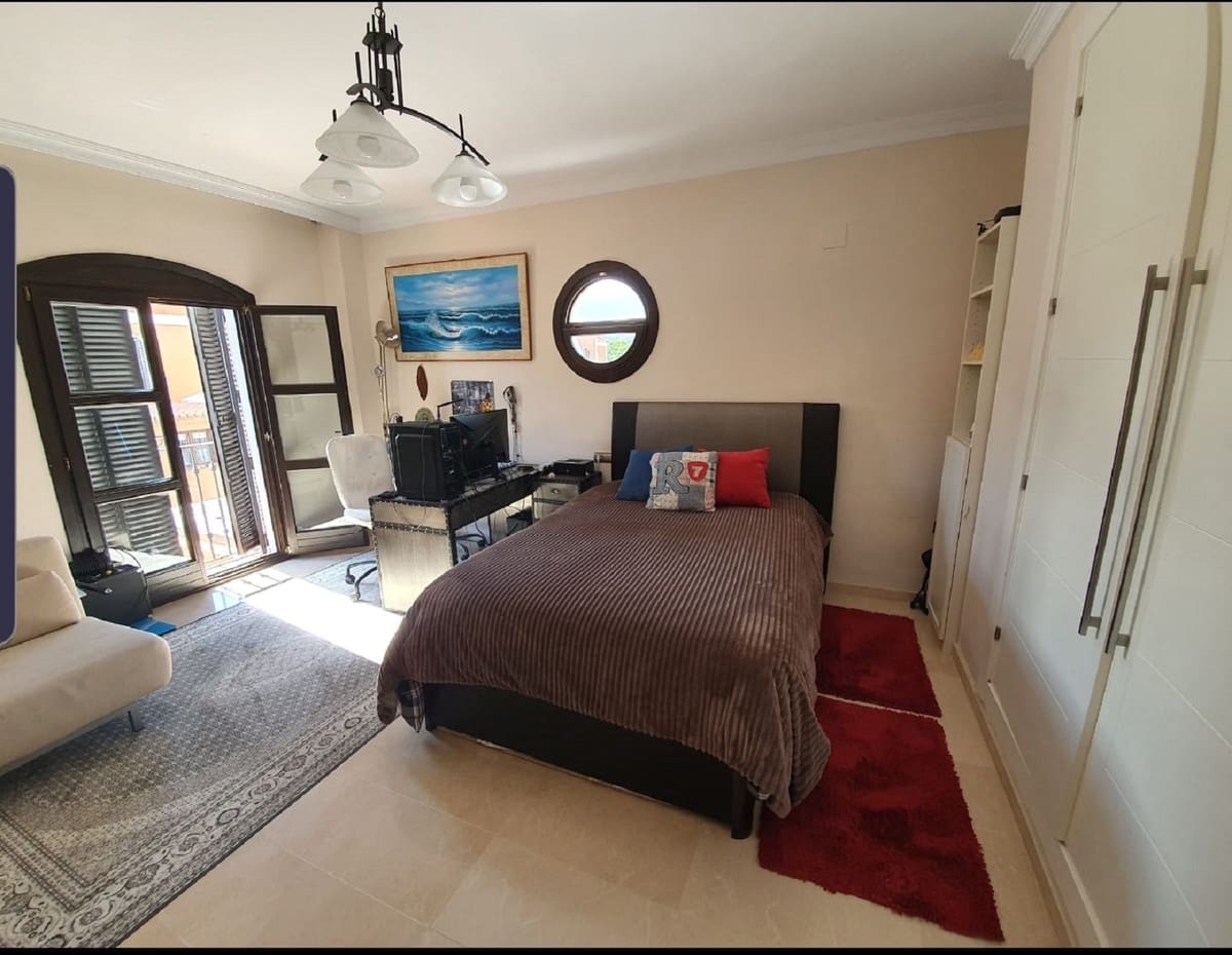 4 bedroom Townhouse for sale in San Pedro de Alcantara with pool - € 1,200,000 (Ref: 9480476)