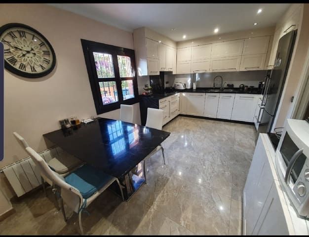 4 quarto Casa em Banda para venda em San Pedro de Alcántara Pueblo, Marbella com piscina - 1 200 000 € (Ref: 9480476)