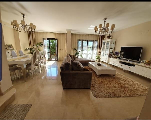 4 quarto Casa em Banda para venda em San Pedro de Alcántara Pueblo, Marbella com piscina - 1 200 000 € (Ref: 9480476)