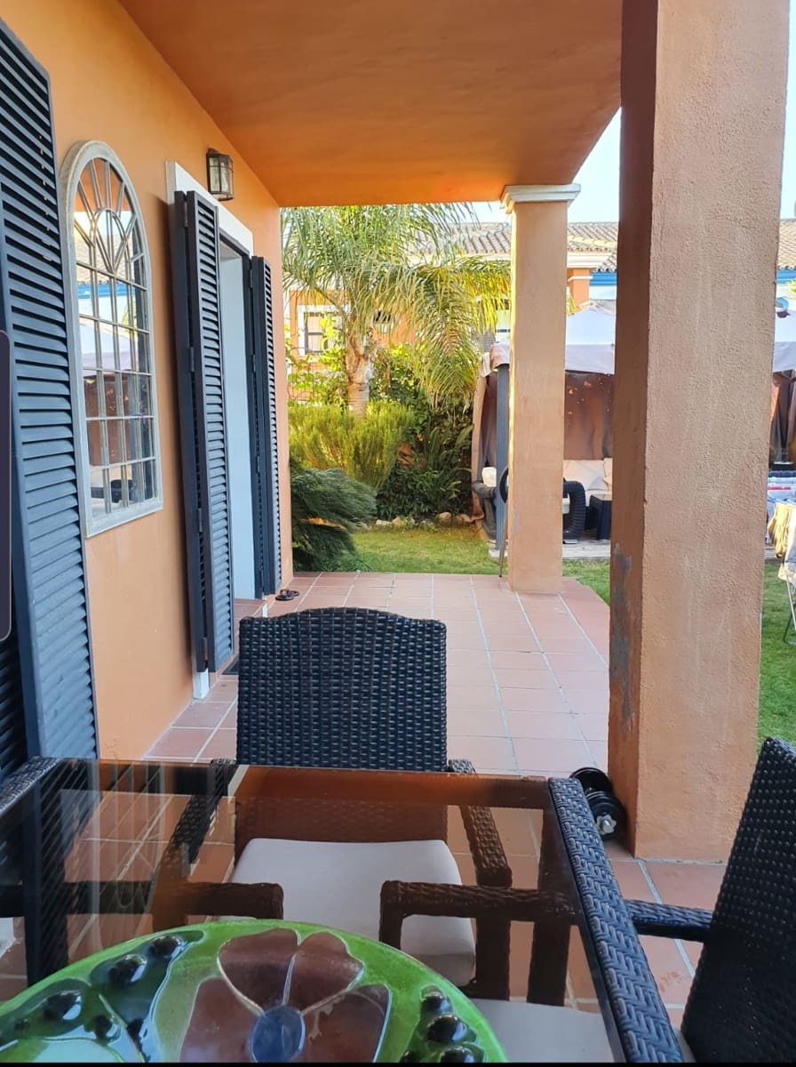 4 bedroom Townhouse for sale in San Pedro de Alcantara with pool - € 1,200,000 (Ref: 9480476)