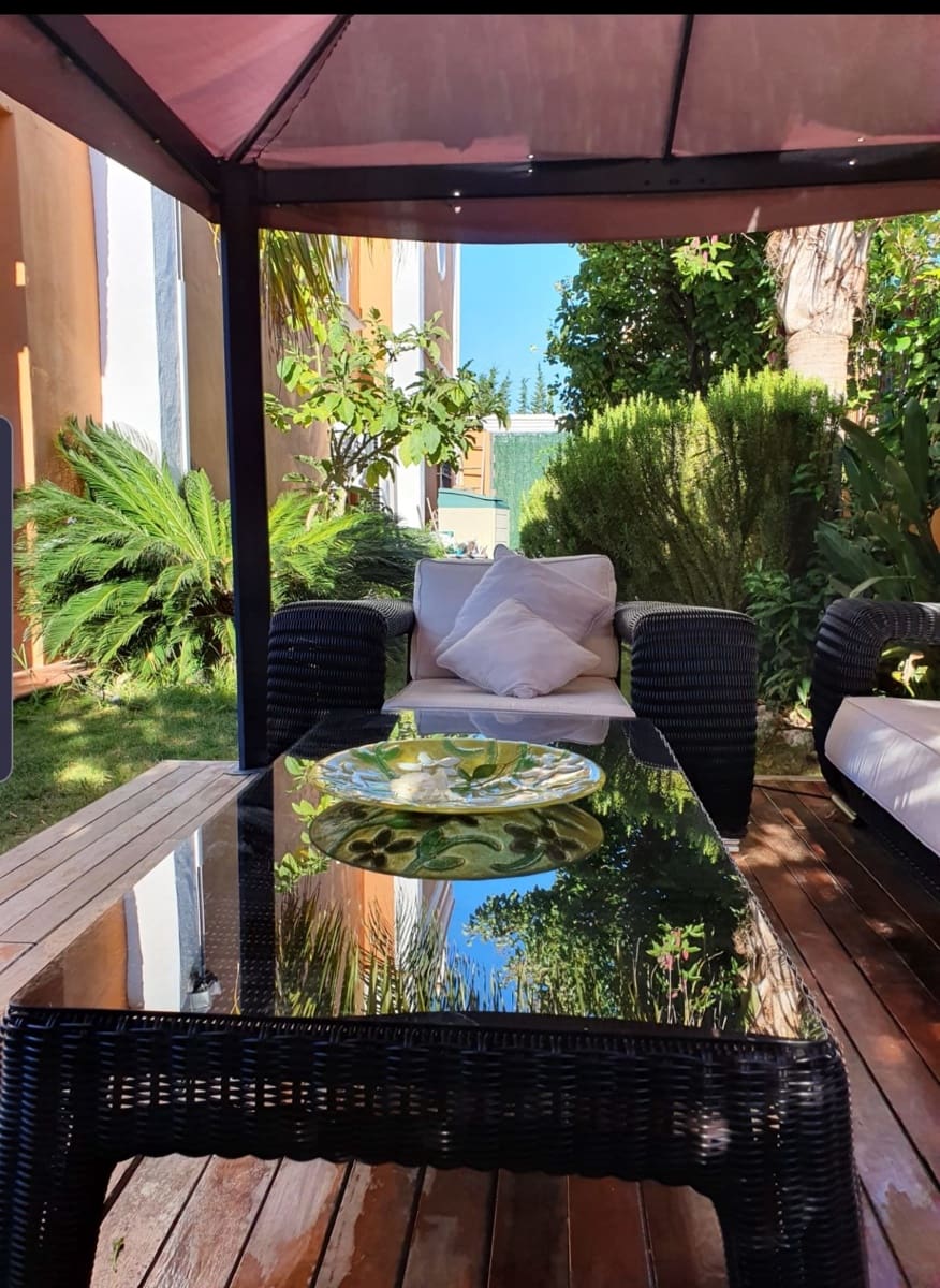 4 bedroom Townhouse for sale in San Pedro de Alcantara with pool - € 1,200,000 (Ref: 9480476)