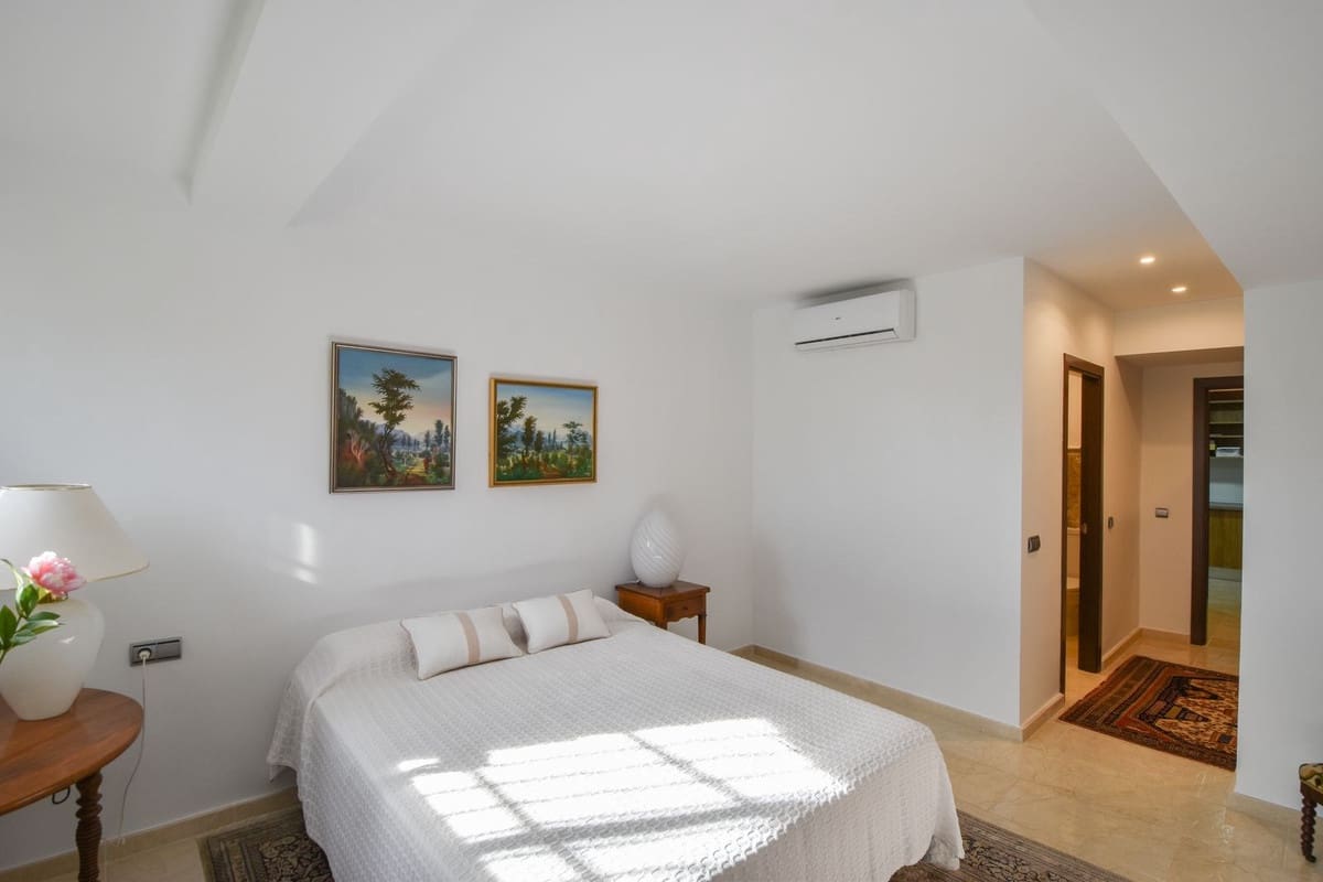 Casa de 4 habitaciones en Nueva Andalucia en venta con piscina garaje - 950.000 € (Ref: 9480477)