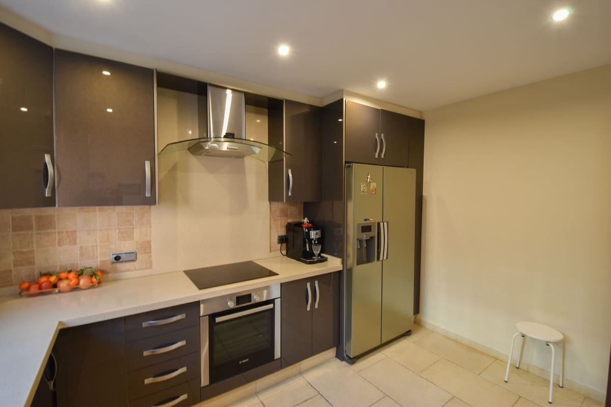 Casa de 4 habitaciones en Nueva Andalucia en venta con piscina garaje - 950.000 € (Ref: 9480477)