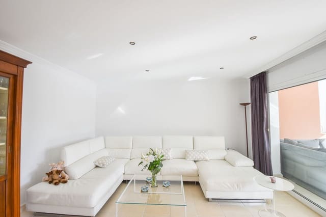 Casa de 4 habitaciones en La Dama de Noche - La Alzambra, Marbella en venta con piscina garaje - 950.000 € (Ref: 9480477)