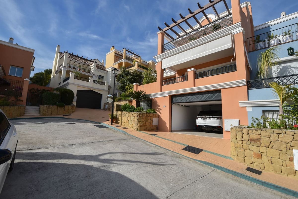 Casa de 4 habitaciones en Nueva Andalucia en venta con piscina garaje - 950.000 € (Ref: 9480477)