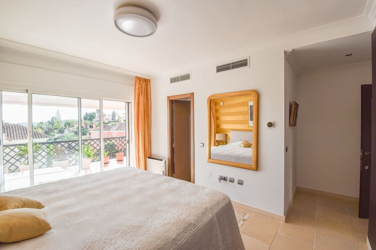 Casa de 4 habitaciones en Nueva Andalucia en venta con piscina garaje - 950.000 € (Ref: 9480477)