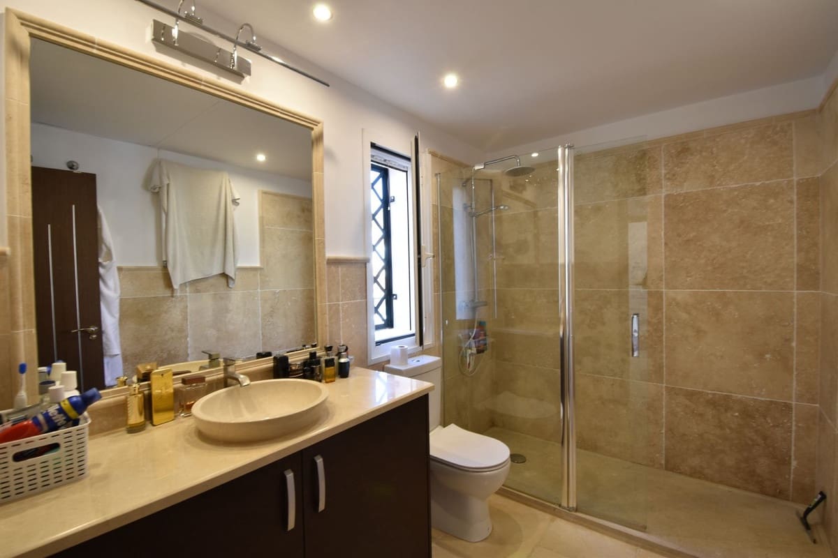 Casa de 4 habitaciones en Nueva Andalucia en venta con piscina garaje - 950.000 € (Ref: 9480477)