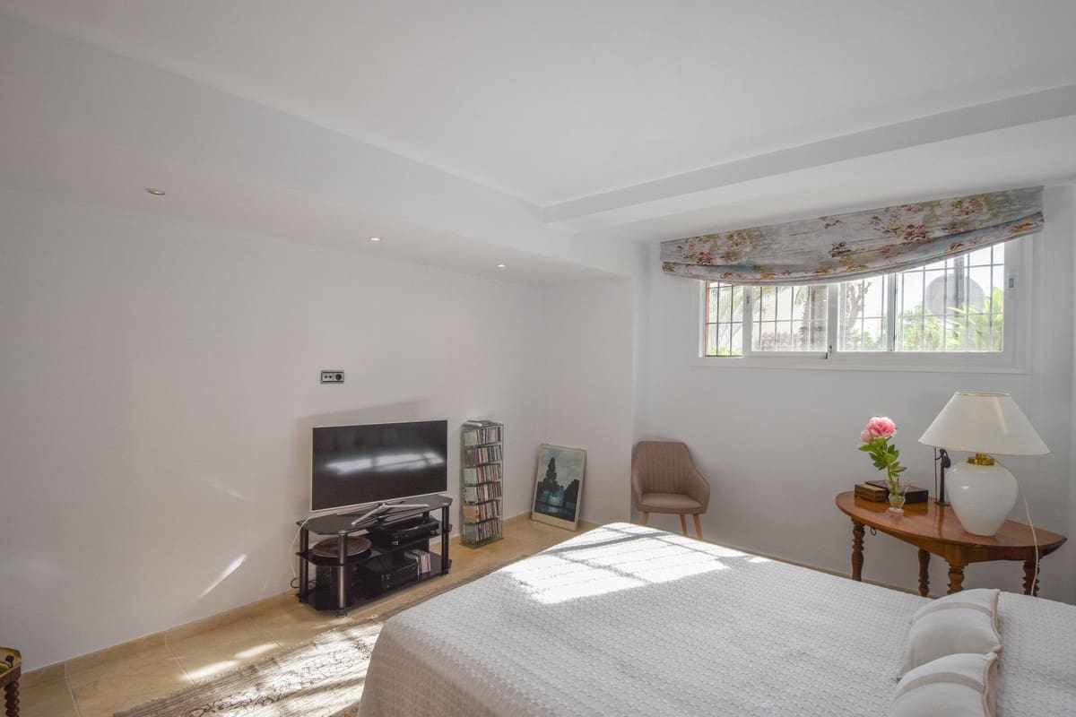 Casa de 4 habitaciones en Nueva Andalucia en venta con piscina garaje - 950.000 € (Ref: 9480477)