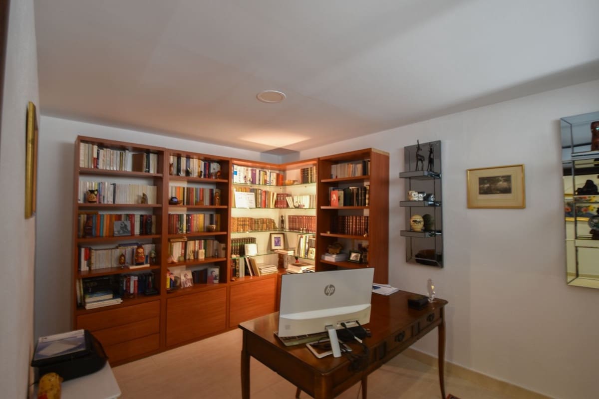 Casa de 4 habitaciones en Nueva Andalucia en venta con piscina garaje - 950.000 € (Ref: 9480477)