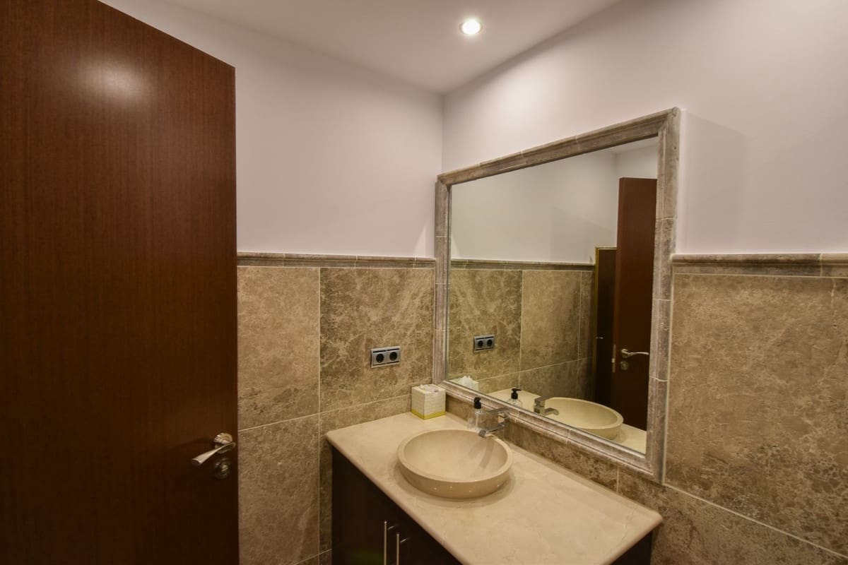 Casa de 4 habitaciones en Nueva Andalucia en venta con piscina garaje - 950.000 € (Ref: 9480477)