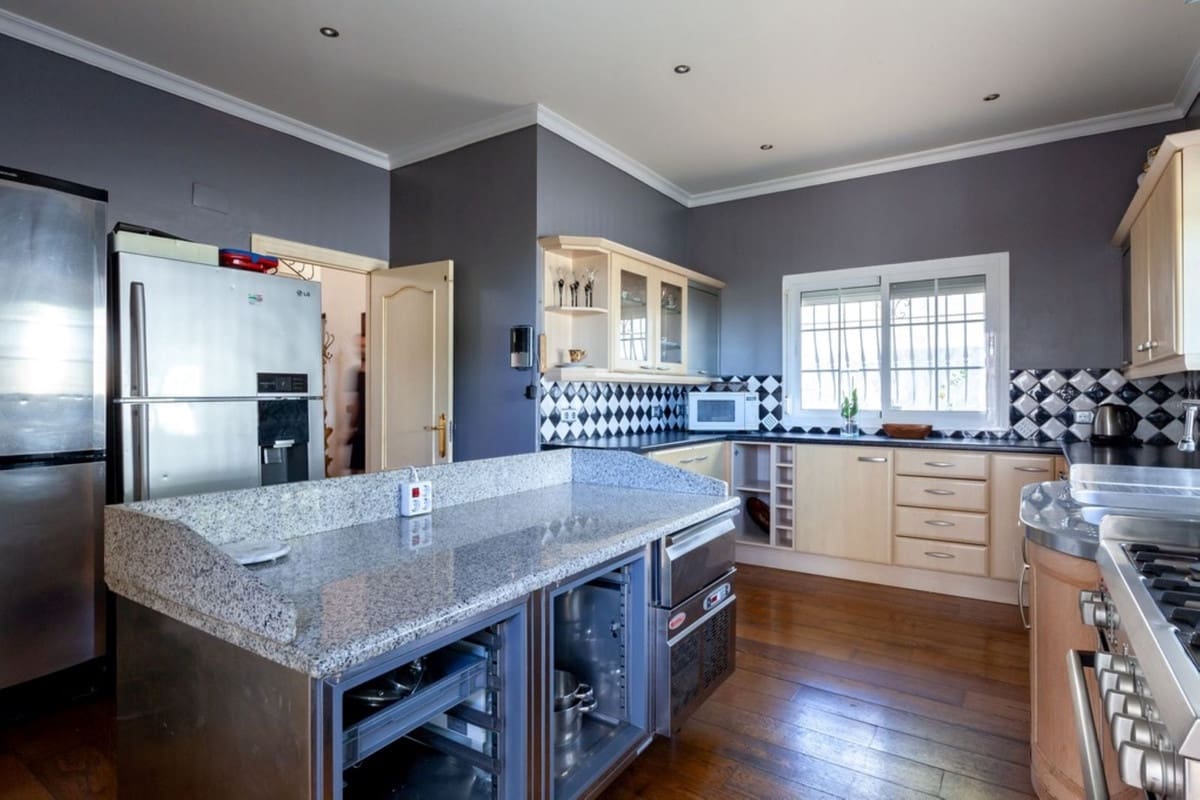 5 bedroom Villa for sale in Mijas Golf with pool - € 952,000 (Ref: 9480481)