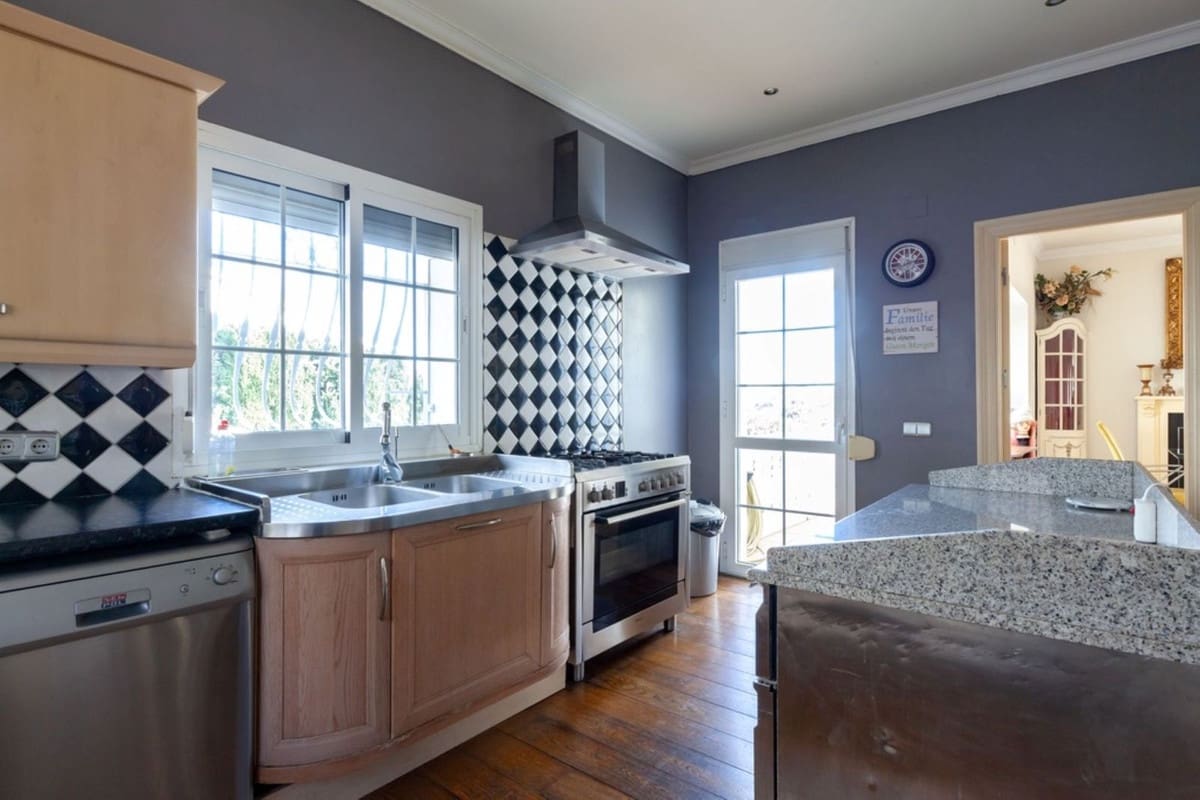 5 bedroom Villa for sale in Mijas Golf with pool - € 952,000 (Ref: 9480481)