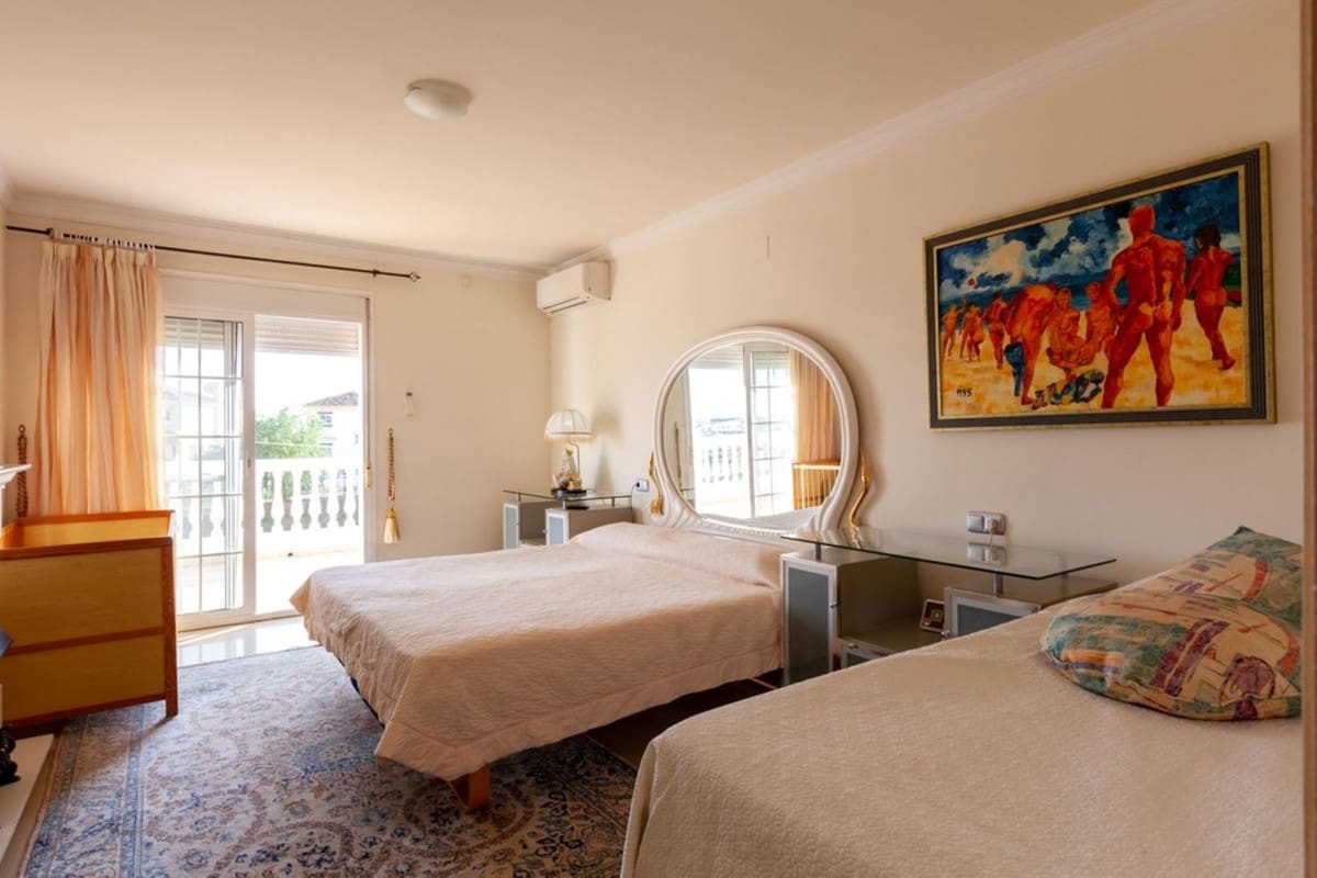 5 bedroom Villa for sale in Mijas Golf with pool - € 952,000 (Ref: 9480481)