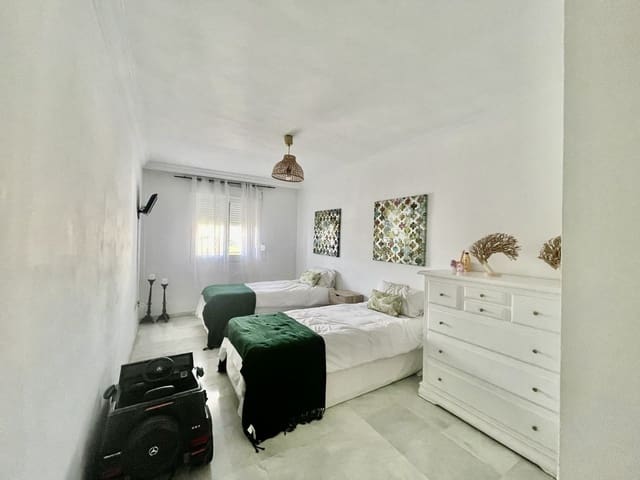Apartamento de 3 habitaciones en Golden Mile, Marbella en venta con piscina garaje - 955.000 € (Ref: 9480482)