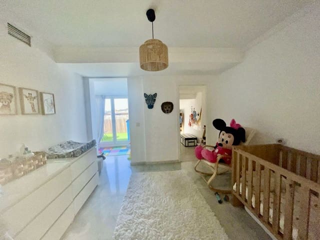 Apartamento de 3 habitaciones en Golden Mile, Marbella en venta con piscina garaje - 955.000 € (Ref: 9480482)