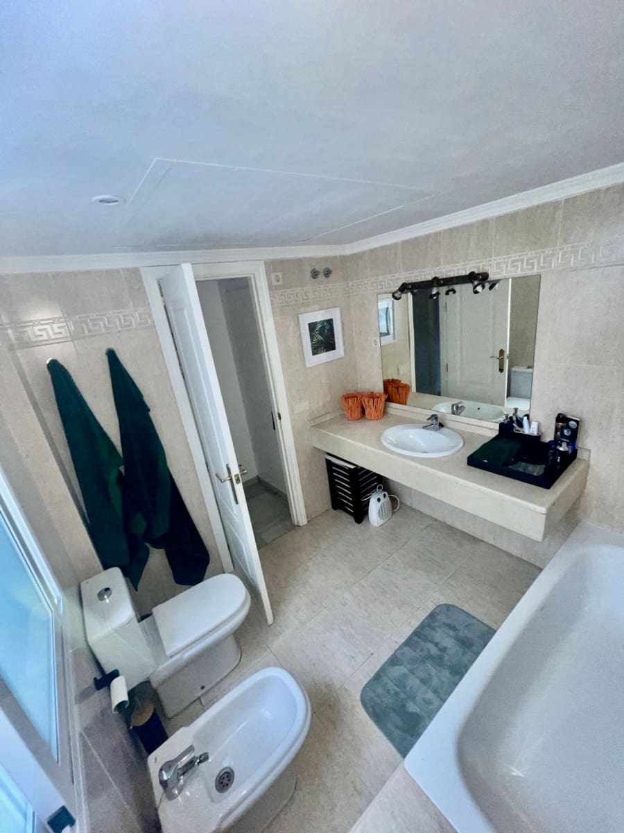 3 bedroom Apartment for sale in Golden Mile with pool garage - € 955,000 (Ref: 9480482)