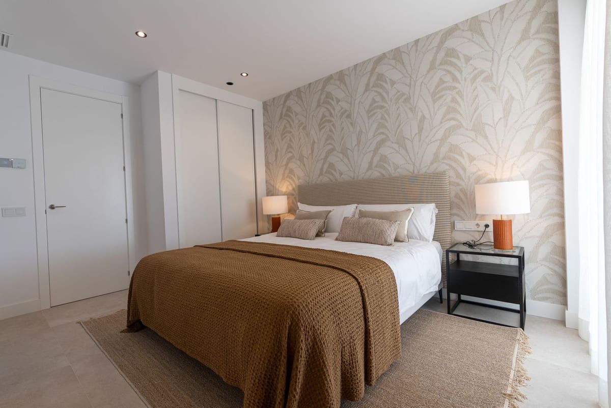 2 bedroom Penthouse for sale in Estepona with pool garage - € 960,000 (Ref: 9480485)