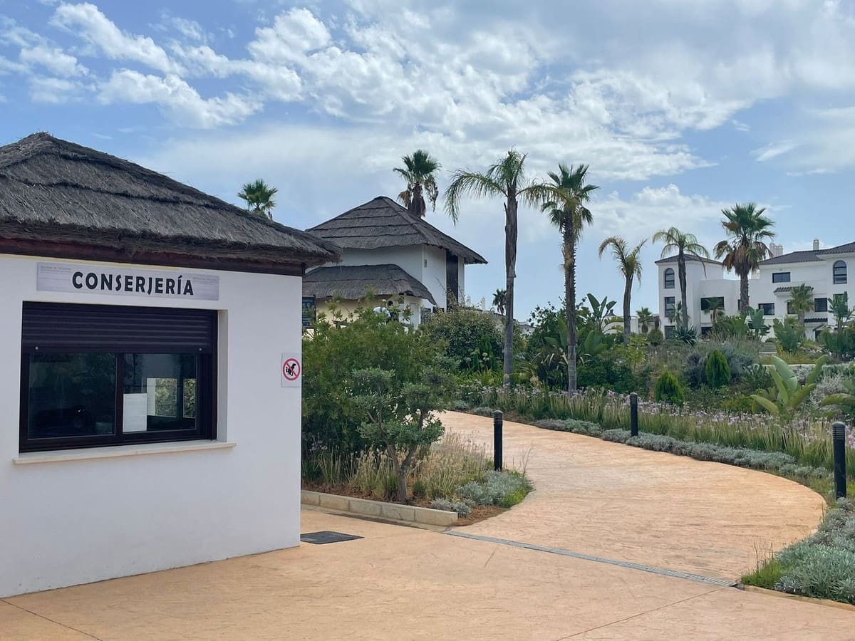 2 bedroom Penthouse for sale in Estepona with pool garage - € 960,000 (Ref: 9480485)