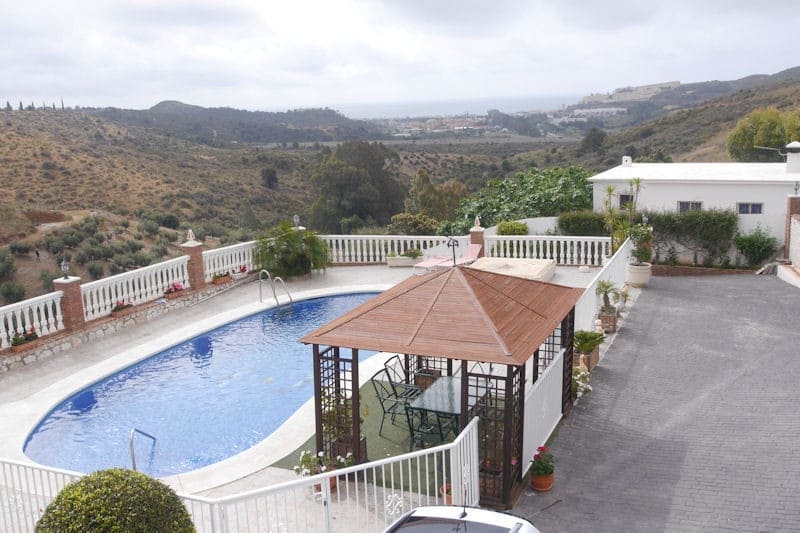 5 bedroom Villa for sale in La Cala de Mijas with pool garage - € 965,000 (Ref: 9480489)