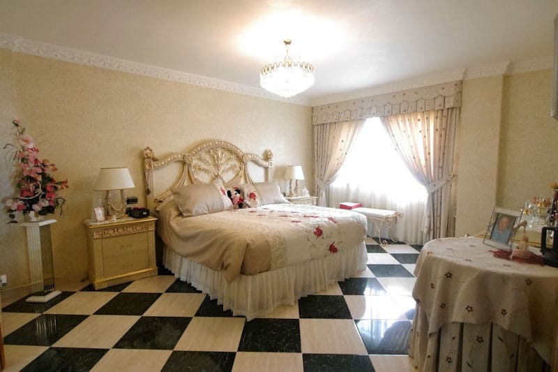 5 bedroom Villa for sale in La Cala de Mijas with pool garage - € 965,000 (Ref: 9480489)