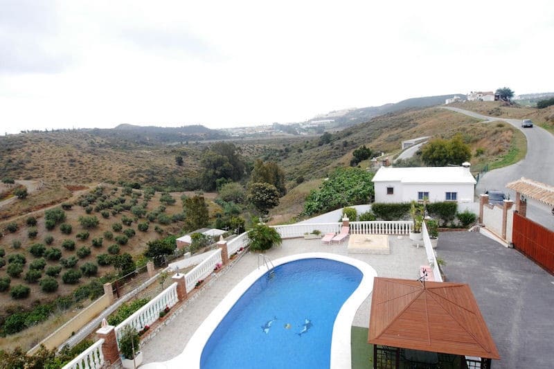 5 bedroom Villa for sale in La Cala de Mijas with pool garage - € 965,000 (Ref: 9480489)